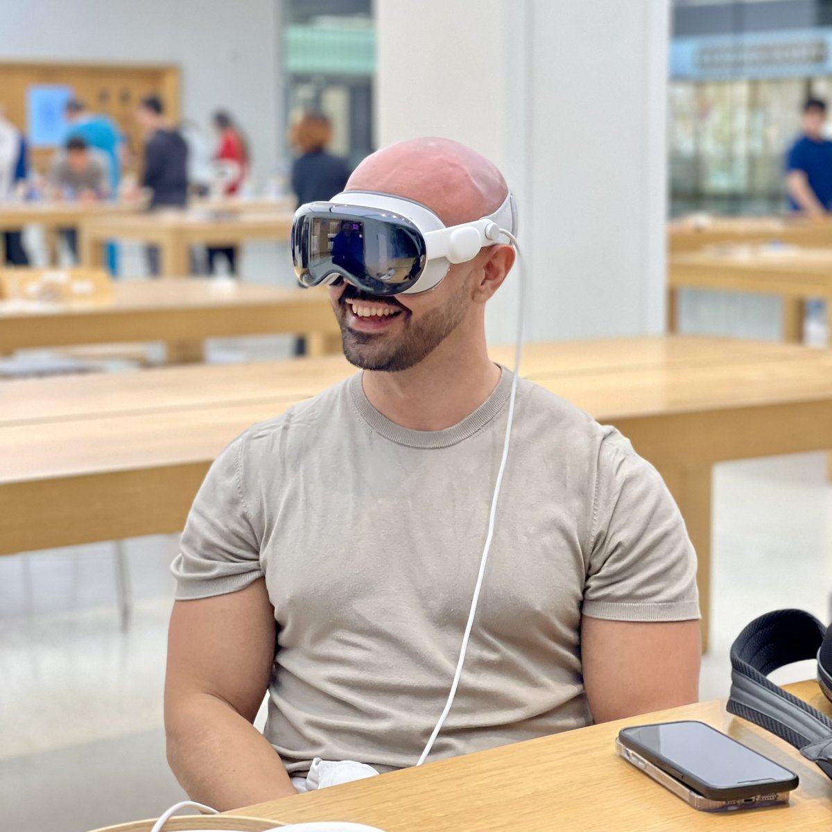 MarcoD_Angelo's tweet photo. Multi Monitor 🖥️ vs @Apple Vision PRO 🤓 Digital professionals, with the arrival of the new Apple Vision Pro, we are facing a potential game changer for smart working. Do you think it will be the definitive solution for working more easily?

#digital #apple #visionpro https://t.co/Lyj5dXqTgR