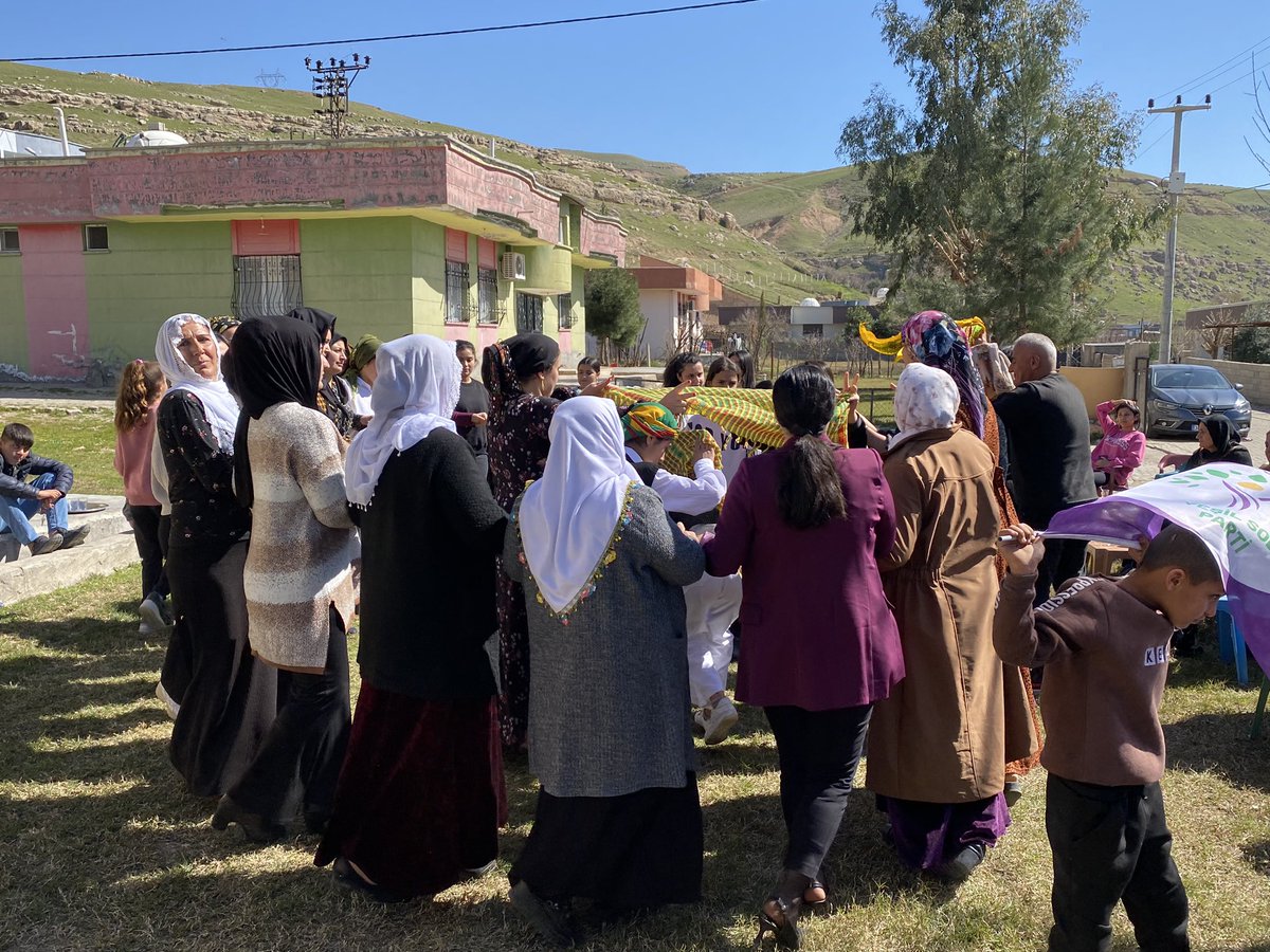 TJASIRNAK's tweet photo. 8 mart kapsamında Silopi ve Cizre de köylerde kadın toplantısı alındı. https://t.co/dZ5HDPFPDw