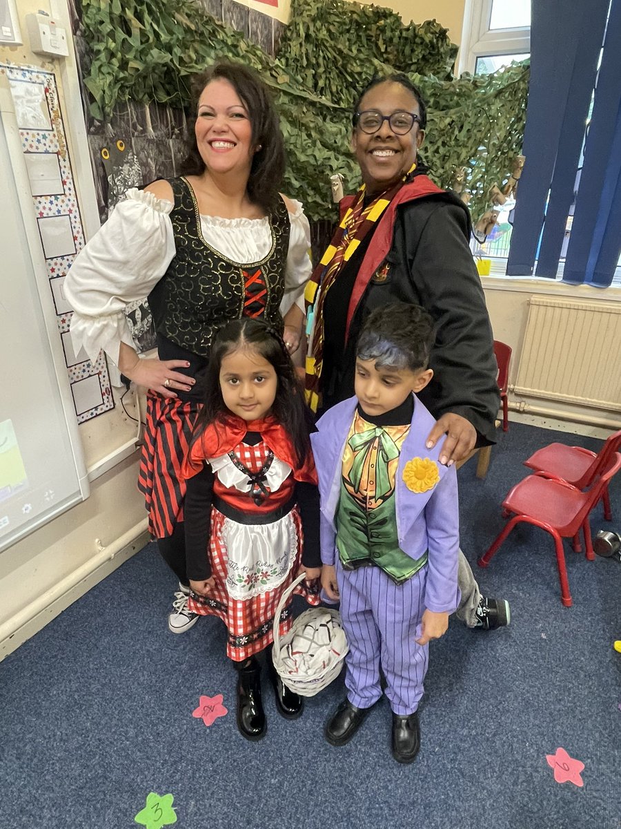 StClaresVoice's tweet image. Smiles all round celebrating World Book Day 2024! #books -#witches #enormouscrocodile #mrsbump #littlemisssunshine #cowgirl #ficktion #nonfiction