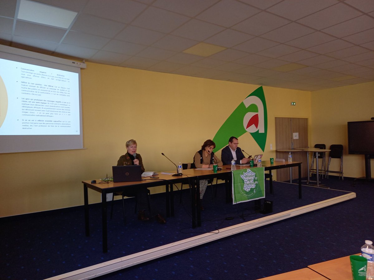 ChambreAgri51's tweet photo. Début de la table ronde sur la #communication #positive "Cultivons la #confiance" 💪 introduit par @mlh2011, de l'#agribashing à l'#agriloving, mise en lumière de la communication #agricole 🌱🌟 https://t.co/ZjLEEGRwU4