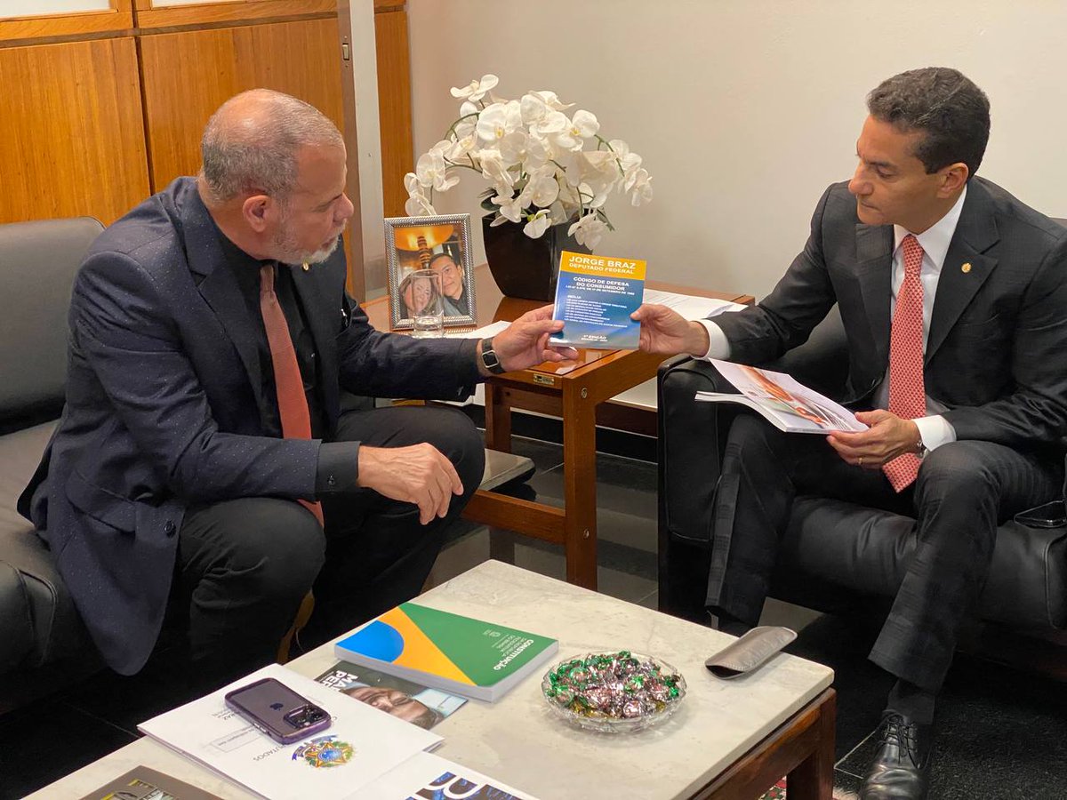 Estive com o Presidente do Republicanos, @marcospereira1010 , apresentando nosso balanço de trabalho na Comissão de Defesa do Consumidor em 2023. 

Com muito trabalho cumprimos um importante papel em defesa do consumidor; E neste ano de 2024 continuaremos nesta missão.