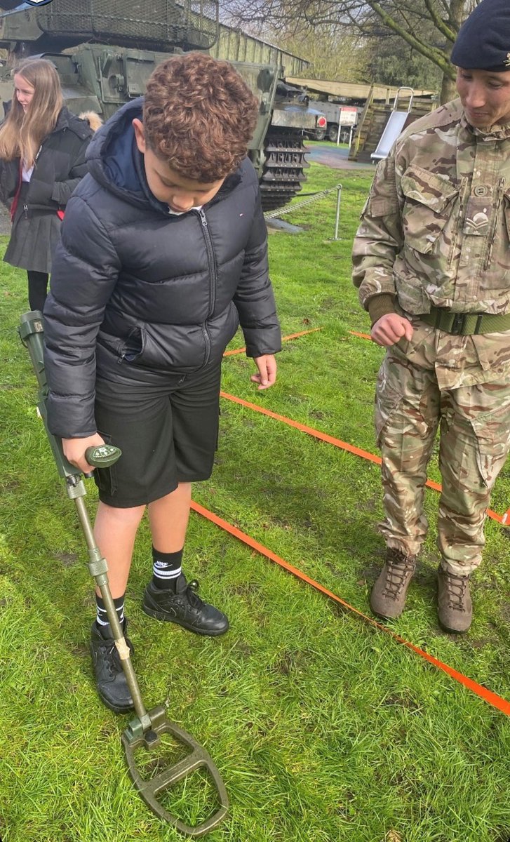 ChattendenPrim's tweet photo. Congratulations to the Chattenden team who achieved 3rd place in the Royal Engineers Bridge Building Competition! The children enjoyed working with @REMuseum @RochesterBridge https://t.co/bhVxHxa6Sk