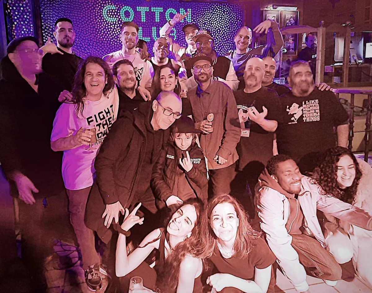 Ni8atoCLS's tweet photo. El pasado finde en Bilbo fue un encuentro y reencuentro muy especial. Resumo en solo dos conceptos, Eskerrik Asko y Amor Sincero!!!
@AgustitoCLS @LaPutaVacaGuano @AvanRafarrina @javitrino @pablohramos13 @djsaxeokp
#NiñatoyAgustito #LPVG #LaVacaGuano #PabloHernandezRamos #DJSaxe https://t.co/06RPAZs1Jc