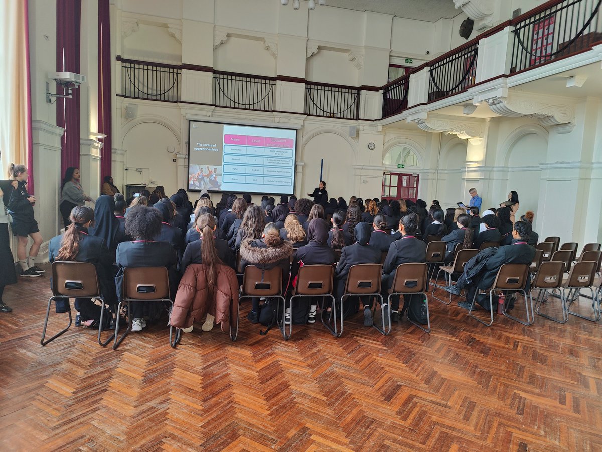 Ayse from @AskApprenticeship has come for the year 10 assembly and  where the students were informed about #apprenticeship and @TLevels_govuk !!