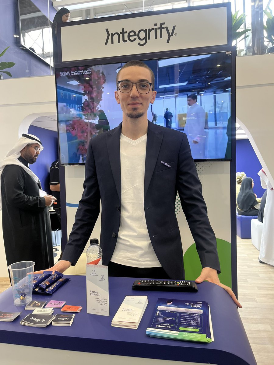 sarallkhalid's tweet photo. 📍Attended #LEAP event in Riyadh! Amazing experience meeting new people, exchanging ideas, and learning from diverse perspectives. 🌟 Looking forward to more events like this in the future!
#LEAP24 
#SDA
 #LeepRiyadh 🚀
@SdaAcademy https://t.co/MR72upzP2R