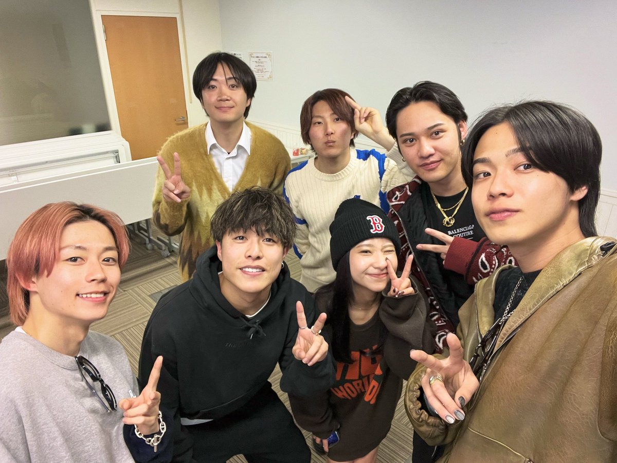 kakemaruchannel's tweet photo. なーちゃんを推しのコムドットにサプライズで会わせたら号泣したwwww
https://t.co/34JkAHBiag

まだ見てない人は絶対見て欲しい！！
極秘裏側たくさん話してるよ🫢🫢 https://t.co/vc54Cl85p0