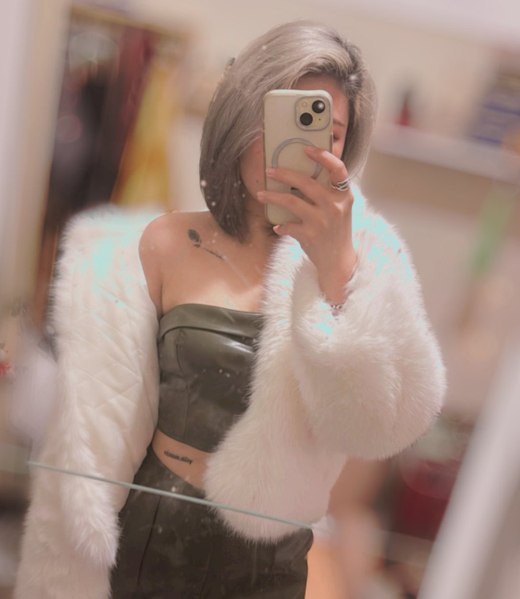 今日浮誇樣
有人要跟毛毛熊約會嗎🤣
天氣冷才可以穿的衣服
平常實在不知道怎麼穿