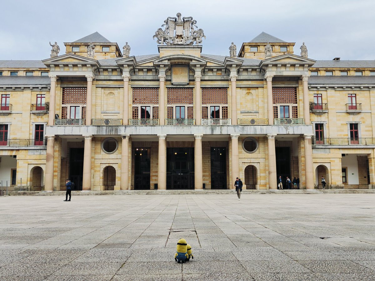 Seguimos en #GijónMásCercaQueNunca conociendo la historia y rinconcitos de @LaboralCdlC, un edificio ES PEC TA CU LAR 🔝 ¿Lo conocías? 😜 @GijonTurismo @MadridTB @GaliciaTB @SpainTravelB