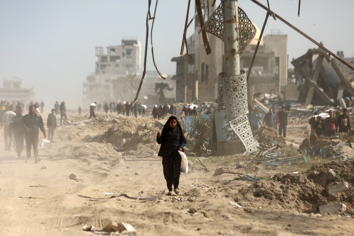 De Nieuws BV (@denieuwsbv) on Twitter photo Verschillende Nederlandse artsen vragen vanaf vandaag financiële steun voor de medische humanitaire ramp die zich in Gaza voltrekt. Huisarts Shakib Sana en Jasper Kuipers, directeur van Dokters van de Wereld, vertellen erover nu op <a href="/NPORadio1/">NPO Radio 1</a>. Verschillende Nederlandse artsen vragen vanaf vandaag financiële steun voor de medische humanitaire ramp die zich in Gaza voltrekt. Huisarts Shakib Sana en Jasper Kuipers, directeur van Dokters van de Wereld, vertellen erover nu op <a href="/NPORadio1/">NPO Radio 1</a>.