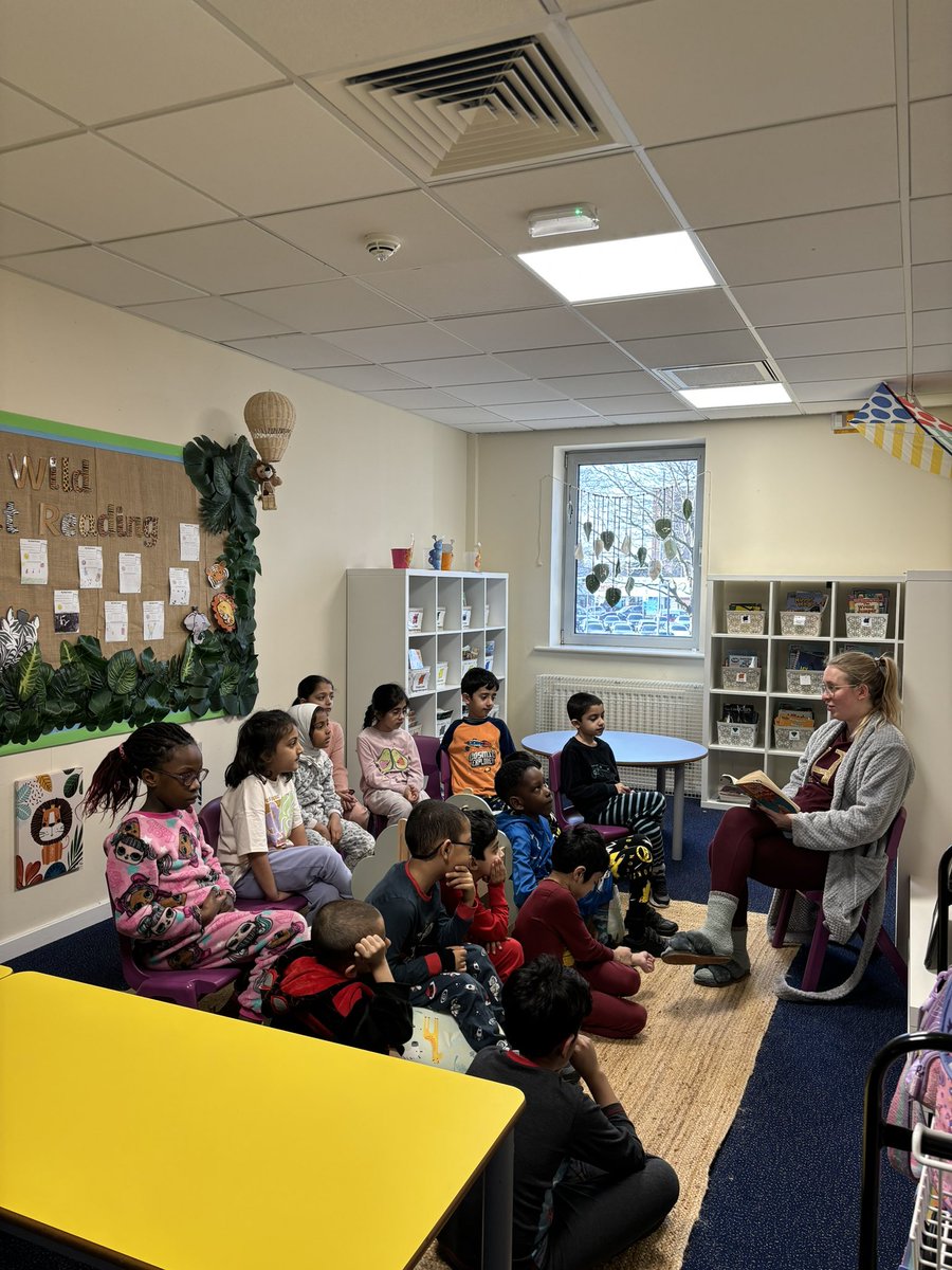 olive_bolton's tweet image. The magic of #BuddyReading #WorldBookDay2024 #LoveReading #ReadingForPleasure #WeAreStar #BookLovers #Ambition #Happy #Wellbeing #Respect #Teamwork @WorldBookDayUK #Stories #Bedtime