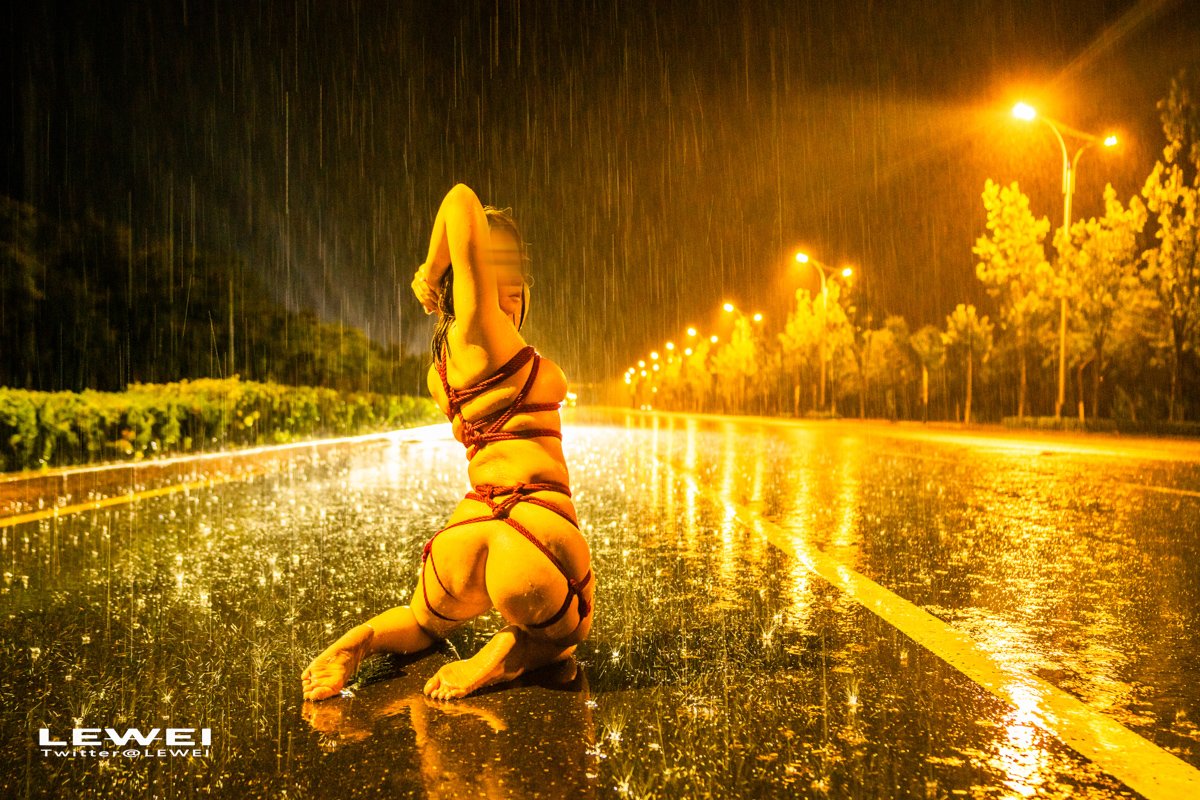 冷雨夜2～
出镜: @Dreamsing69
#广州约拍  #废墟捆绑
各类主题创作拍摄欢迎私我约拍～
投稿：
@Fengsiyuan
@wqganenshi_ https://t.co/VX9q79o0VN