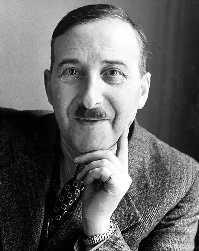 'Ne sana ait bir söz ne de hatıramda bir anı. Yanımda adın geçse bir yabancı umursamazlığıyla başımı bile çevirmem.'

#StefanZweig