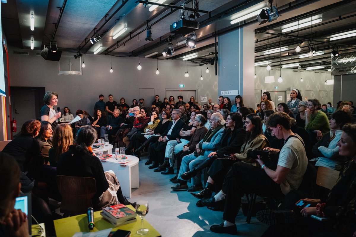 NatalieAmiri's tweet photo. Großes Interesse in Frankreich. Es war eine ganz wunderbare Veranstaltung in Paris. Unser Buch „Wir haben keine Angst“, für das wir 15 mutige iranische Frauen interviewt haben,gibt es jetzt auf französisch. Die fantastische @Golshifteh hat das Vorwort für die Ausgabe geschrieben. https://t.co/92JPue2jAS