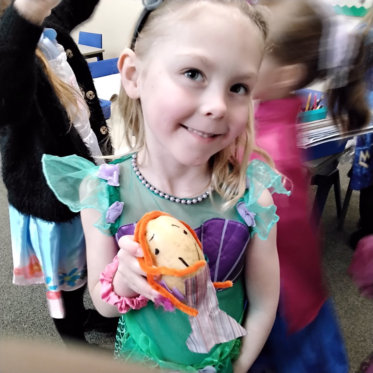 scargill_school's tweet photo. A couple more Brilliant Badgers with their character potatoes.  #WBD https://t.co/QIiPqn5b8O