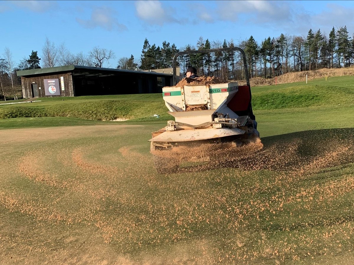 Woodland management, bunker reconstructions, primary drainage work, sand-banding secondary drainage work, verti-draining fairways, top-dressings and much more….there’s never a quiet day on the golf course at this time of year for the greenkeeping team! 🚜 🌲 ⛳ #greenkeeping