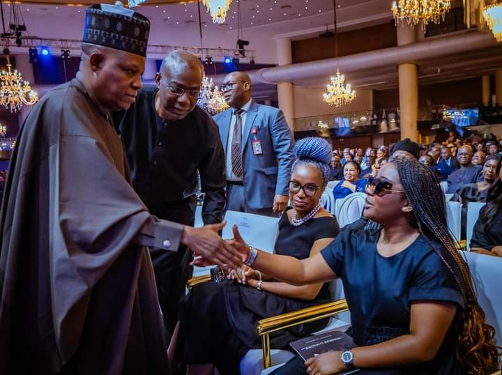 sadiqsolar's tweet photo. Same Man, different regard. Whoever that girl is,she lacks proper home training. You don't shake a person old enough to be your father while seating down. https://t.co/08rAV2HRLH