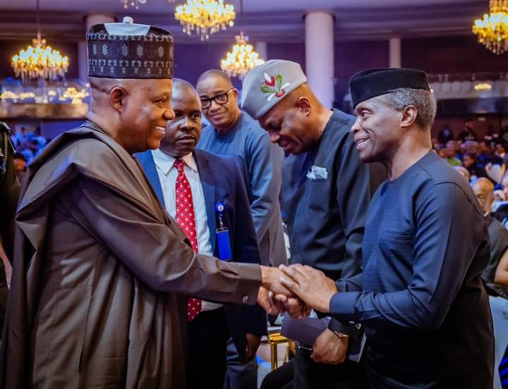 sadiqsolar's tweet photo. Same Man, different regard. Whoever that girl is,she lacks proper home training. You don't shake a person old enough to be your father while seating down. https://t.co/08rAV2HRLH