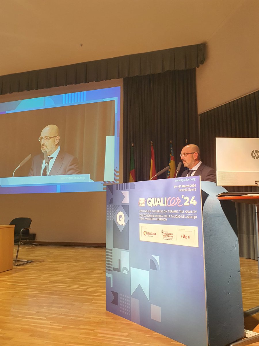 📣El director general de #innovación, Juan José Cortés, ofrece las ayudas de Ivace+i para impulsar el desarrollo de herramientas tecnológicas y soluciones para la industria cerámica en la clausura de <a href="/QualicerCongres/">QUALICER CONGRESS</a> 
<a href="/NuriaMontes/">Nuria Montes 🇪🇸</a> <a href="/felipejcarrasco/">Felipe Carrasco</a> <a href="/escamilla50/">Rafael Escamilla</a> <a href="/ITC_ceramica/">ITC</a>