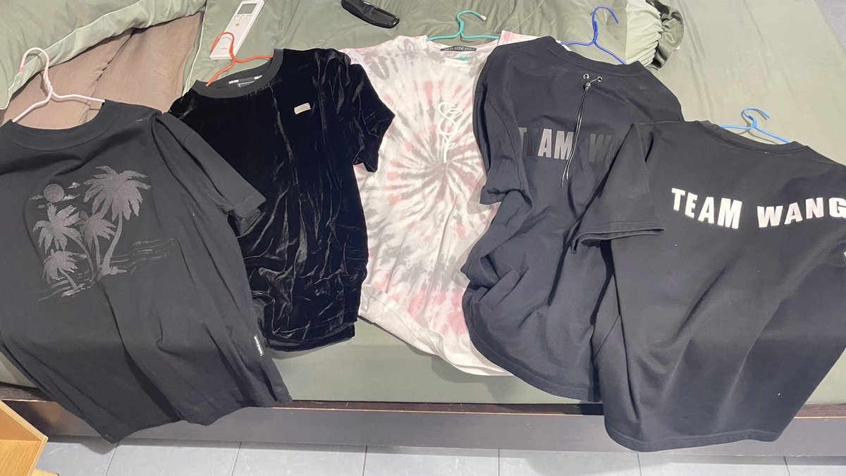 opolkhem_'s tweet photo. ไม่ได้เก็บเสื้อแล้ว เดี๋ยวมาลงขายนะค้า ตัวที้ไม่เก็บแล้วว 🙇♀️ มีทั้งใส่แล้ว 1-2 ครั้ง และก็ไม่ได้ใส่นะคะ
#TeamWangDesign
#PalmAngelsTeamWang #3rdsibling
#ตลาดนัดอากาเซ #ตลาดนัดอากาเซ่
#ตลาดนัดกัซ #ตลาดนัดgot7 https://t.co/P6W5lfSWaN