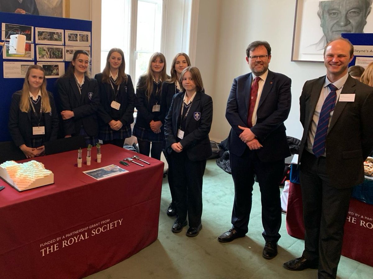 Jersey students from Beaulieu @BeauFoundation have been at @royalsociety #partnershipgrants Student Conference in London this week. There they also met @GOJLondonOffice's Dr Jim Robinson & discussed their science project 'Will plants found in mountains cope with climate change?'