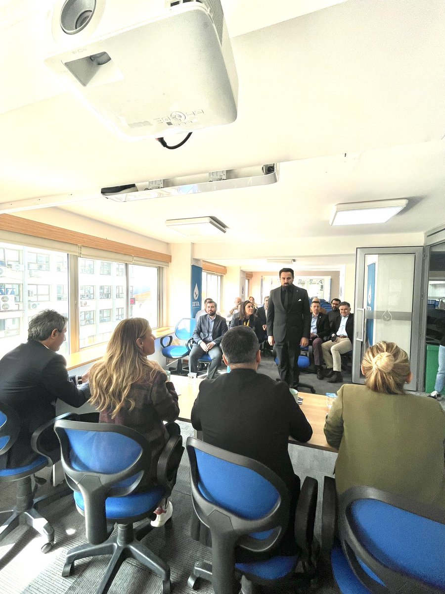 Deva Partisi İl Başkanlığı’nda milletvekillerimiz <a href="/sedakayaosen/">sedakayaosen</a> , <a href="/cemavsarr/">Cem Avsar</a> Büyükşehir Başkan Adayımız <a href="/serap/">Serap Bal</a>.karaosmanoglu ve diğer Belediye başkan adaylarımız ile birlikte Proje Toplantımızı gerçekleştirdik.

#deva #devapartisiizmir #devapartisi #oylardevaya #secimimdeva