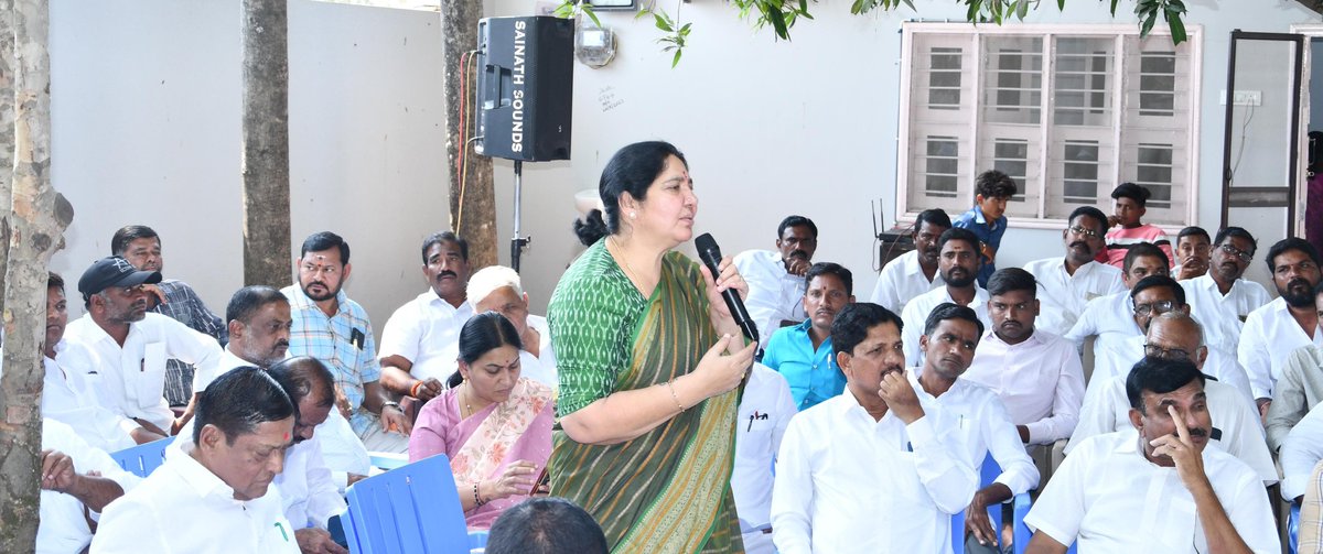 Satyavathi Rathod (@satyavathi_brs) on Twitter photo పార్లమెంట్ ఎన్నికల సన్నాహక సమావేశంలో భాగంగా మొదటి రోజు మహబూబాబాద్ పార్లమెంట్ పరిధిలోని డోర్నకల్ నియోజకవర్గం వివిధ మండలాల ముఖ్య నాయకులు కార్యకర్తల సమావేశంలో ఎంపీ <a href="/BRSKavitha/">Kavitha maloth</a>, మాజీ ఎమ్మెల్యే <a href="/REDYANAIKBRS/">REDYA NAIK DHARAMSOTHU</a> గార్లతో కలిసి పాల్గొనడం జరిగింది..
కార్యక్రమంలో జడ్పీ వైస్ చైర్మన్ పార్లమెంట్ ఎన్నికల సన్నాహక సమావేశంలో భాగంగా మొదటి రోజు మహబూబాబాద్ పార్లమెంట్ పరిధిలోని డోర్నకల్ నియోజకవర్గం వివిధ మండలాల ముఖ్య నాయకులు కార్యకర్తల సమావేశంలో ఎంపీ <a href="/BRSKavitha/">Kavitha maloth</a>, మాజీ ఎమ్మెల్యే <a href="/REDYANAIKBRS/">REDYA NAIK DHARAMSOTHU</a> గార్లతో కలిసి పాల్గొనడం జరిగింది..
కార్యక్రమంలో జడ్పీ వైస్ చైర్మన్