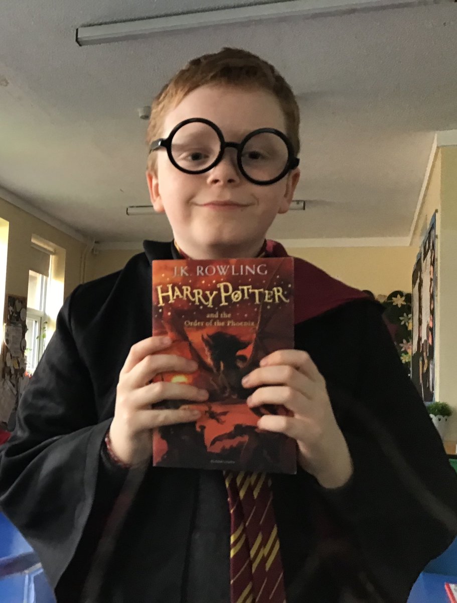 palmerston_p_s's tweet photo. We are having an amazing @WorldBookDayUK. So many fantastic costumes and brilliant books #ppsLLC https://t.co/DGyEHOrQM0