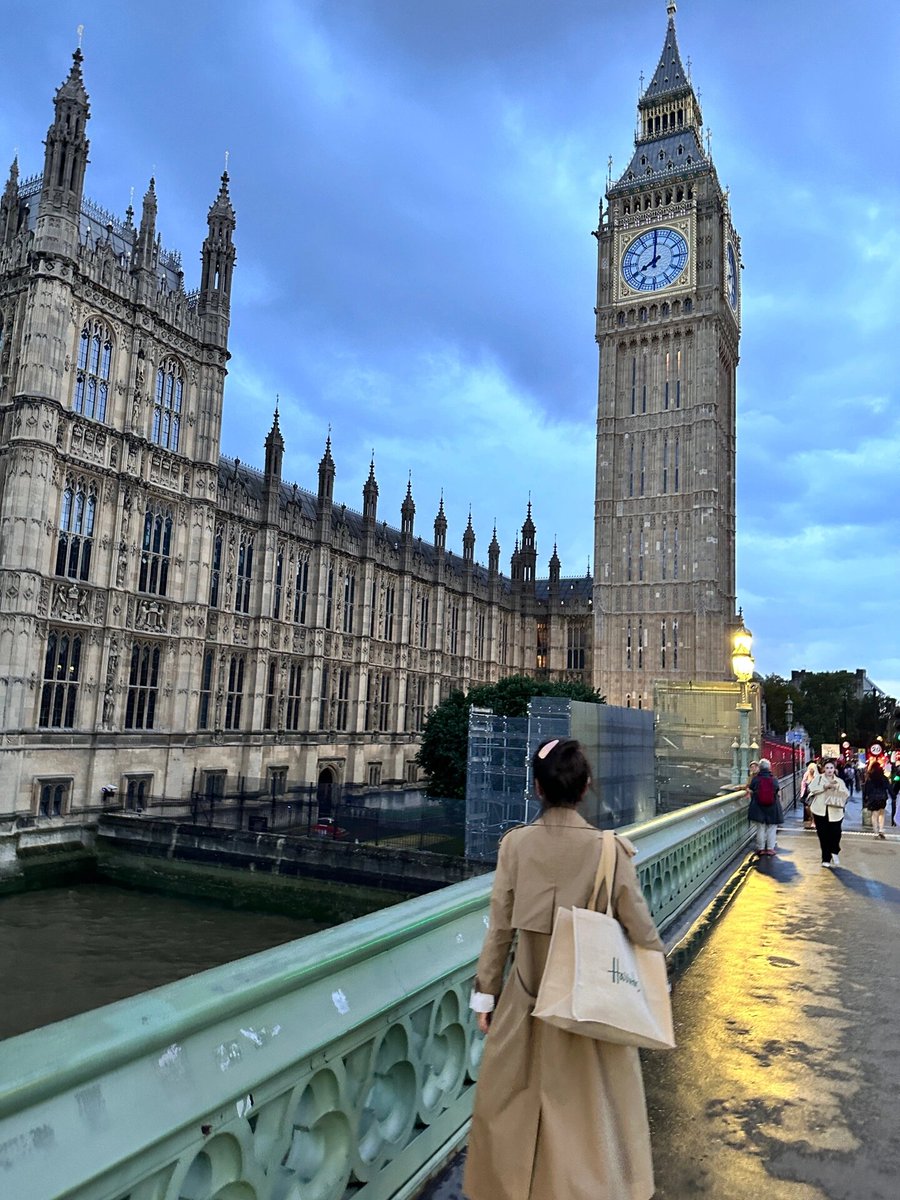 jangsu_exist's tweet photo. 🇬🇧before sunset I will always love London💜|||The sky is most beautiful when it is almost dark. A very casual citywalk for a day https://t.co/L9uwTupK66