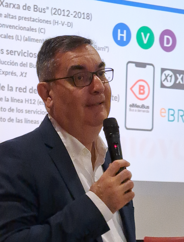 TMB_Barcelona's tweet photo. 🚌🗣️Josep Mension, director dels Serveis Centrals de la Xarxa de #busbcn, ha participat a la jornada “Innovació al transport públic a demanda” organitzada avui per In-Move by @railgrup a l’Espai Gaudí de @TMB_Barcelona.
���ℹ️https://t.co/Szj1OmSCcQ https://t.co/2gP3Bb0loJ
