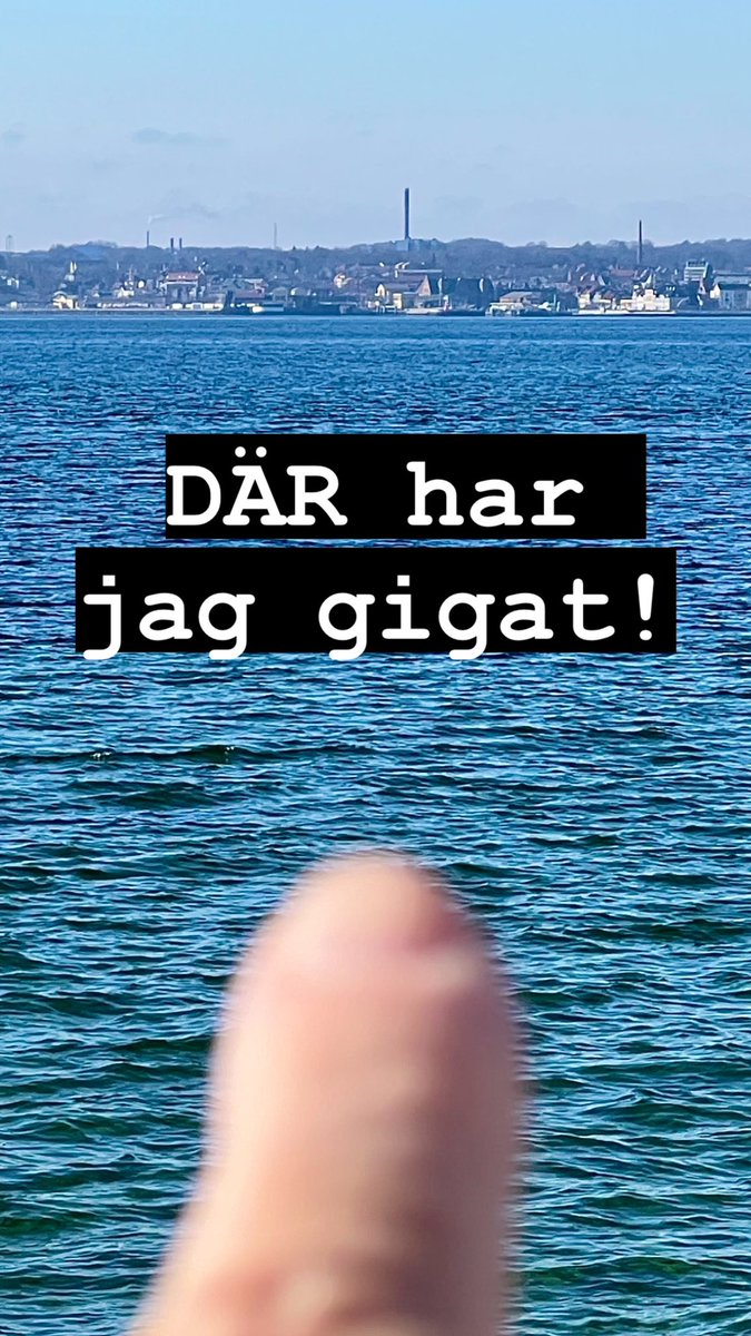 Är i Helsingborg och ute och går lite. 
Mindes tillbaka till giget med Karsten Torebjer i Helsingör, Danmark. Det var en lördag i maj, solen sken och 92% av publiken var dyngraka eftersom de ”turat” hela eftermiddagen 😉😂🙏🇩🇰