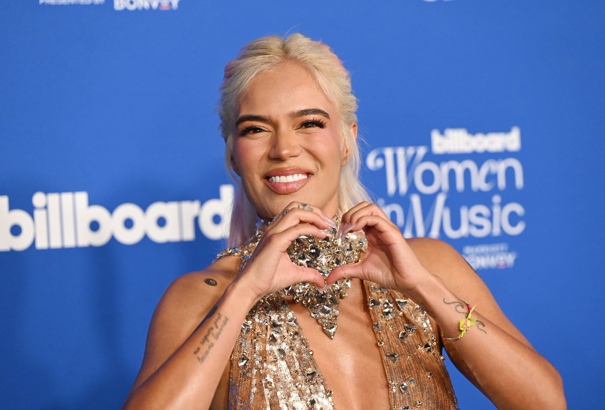 #KarolG siendo lo que es... una ESTRELLA en la alfombra de los #BillboardWomeninMusic ❤️✨