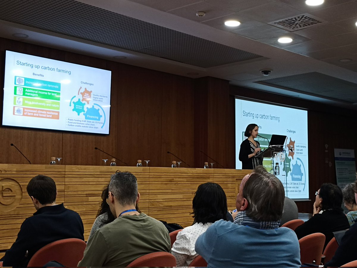 JoseLVaca's tweet photo. El segundo día del #CARBONFARMINSUMMIT sigue frenético de actividad, interesantes conversaciones e información que procesar. El futuro mercado de #EUcarbonmarkets llegará pronto y hay que prepararse para ello. https://t.co/IFKZFxQMsm