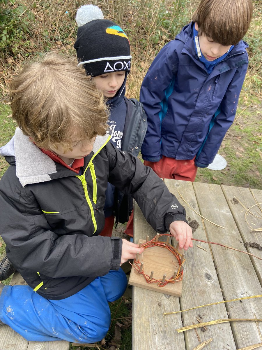 SomersPark3KC's tweet photo. This morning has begun with our Iron Age Day! We have been discussing how the Celts living during the Iron Age and had a go at making roundhouses! @SomersPark4EM @SomersPark4MF @SPMVCedar https://t.co/KDTmi917uY
