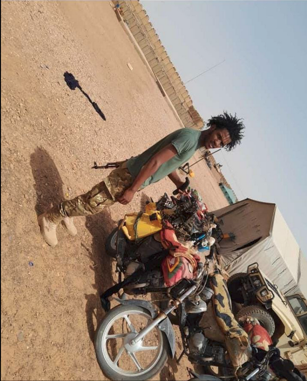 Wamaps_news's tweet photo. #Mali 🇲🇱 | 06/03 : Une violente attaque par des terroristes affiliés à l' #EIGS contre un poste frontalier s'est déroulée à #Labbezanga (région de #Gao).

Plusieurs dizaines de terroristes ont attaqué la position tenue par des éléments joints du #MSA_D et des #FAMa mais les forces en présence ont su les mettre en déroute après de violents échanges de tirs.
(📽️ video en commentaire)

🔴 Un premier bilan fait état d'au moins une dizaine de djihadistes neutralisés, aucune information ne fait état du nombre de blessés ni des pertes subies.

🔵 De l'armement léger ainsi que plusieurs motos dont une équipée d' une mitrailleuse lourde NSV de 12.7mm  ont été récupérés.

⚠️ Cette attaque est-elle liée à l'attaque du convoi de camions citernes à proximité de #Kongo_Tchiré - #Niger 🇳🇪 en date du 03/03 ? 
https://t.co/7Gkhsr4z2J