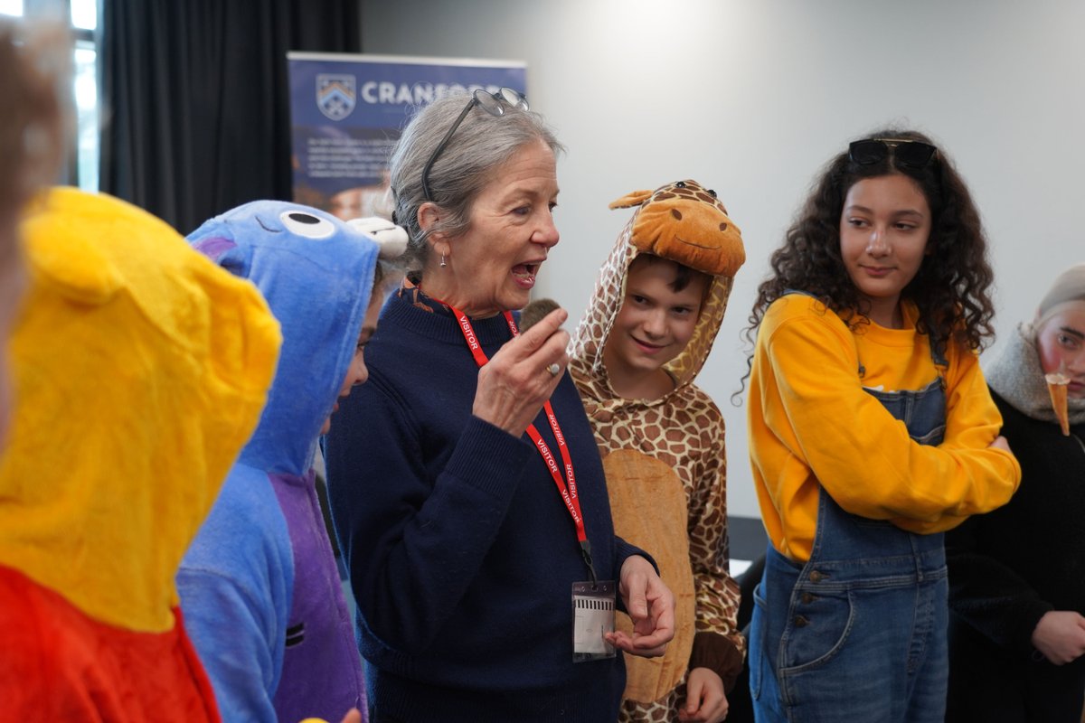 Cranford_Sch's tweet photo. Creative writing and reading go hand in hand on World Book Day. Seniors in Year 7 &amp; 8 are enjoying a poetry workshop today lead by none other than award winning poet Vanessa Lampert! @nessalampert #CranfordSenior https://t.co/V9Fx1h6WnH