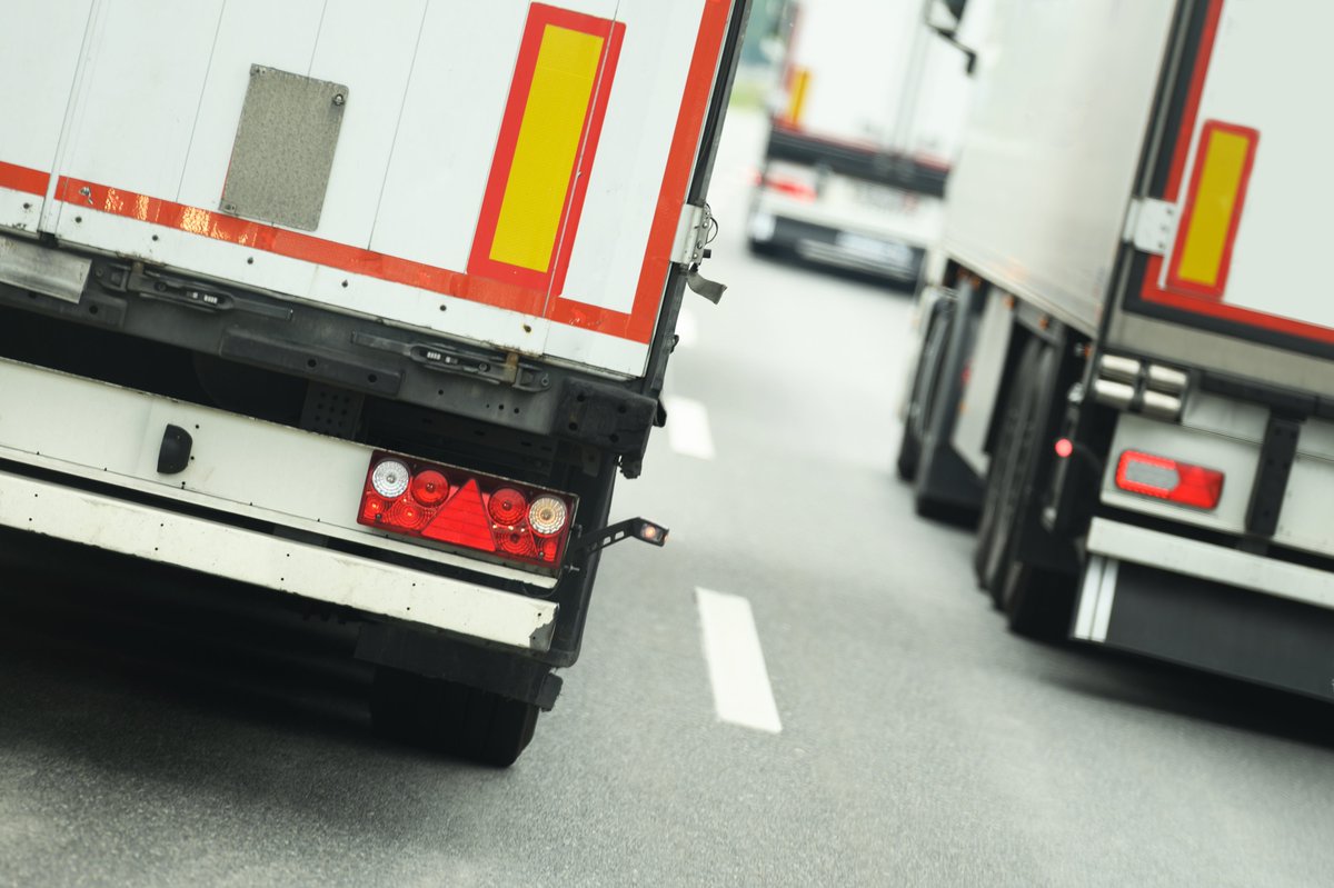Do longer trucks affect road safety? Trials of longer, heavier vehicles have shown that they can help reduce climate impact by increasing transport efficiency. Several ongoing projects examine how they affect transport safety.  nordicroads.com/hct-do-longer-… #roadsafety #transport