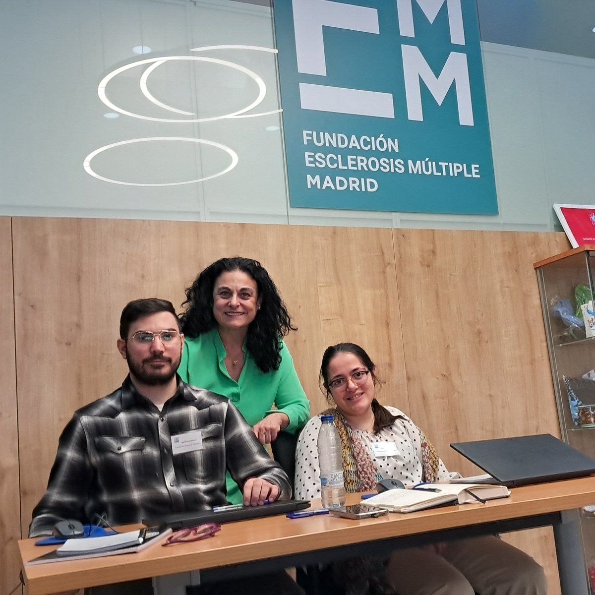 FundacionEMM's tweet photo. ¡Nuevos fichajes en el #equipoFEMM 🙌! David y Sara se incorporan a nuestro centro como refuerzo en tareas de administrativas y de digitalización💻🔛
Nieves, su preparadora, les acompañará en esta iniciativa de @fundacionalapar dentro de su proyecto Tándem ¡Bienvenidos😄! https://t.co/bYqFc0YAP6