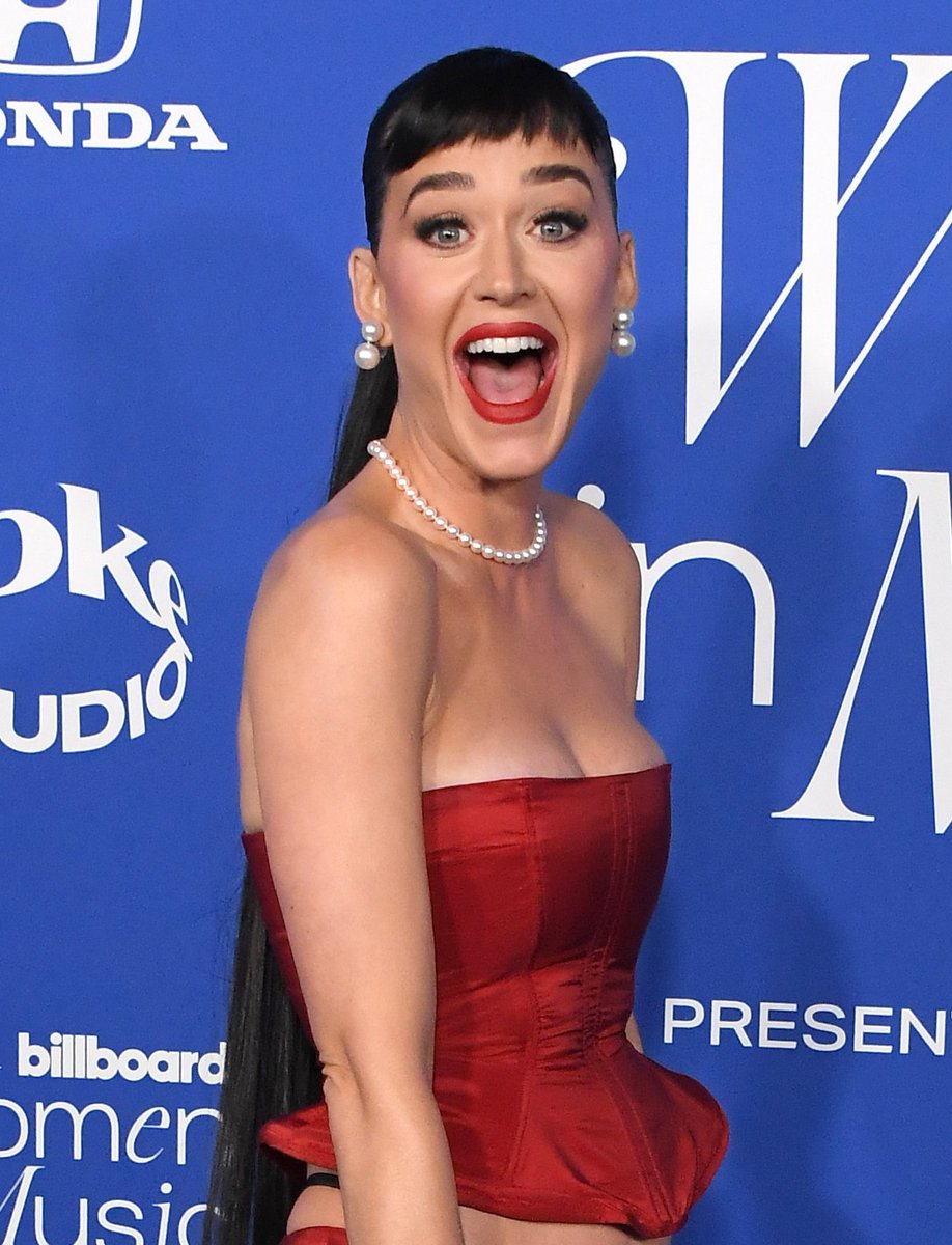 mtvspain's tweet image. Después de ver a #KatyPerry en los #BillboardWomeninMusic solo queremos nueva música de Katy pronto...❤️🥹