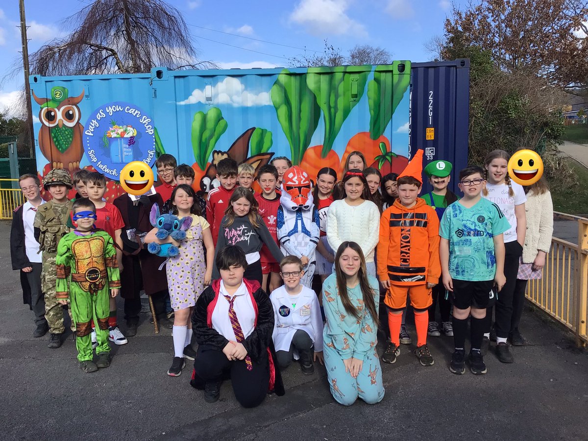 PenllergaerP's tweet photo. ๐ Happy World Book Day 2024 from Year 5&6! ๐ #WorldBookDay #ppsllc https://t.co/yqIu5MT3zd