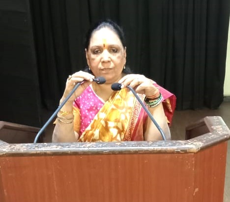 VishakhaShaila1's tweet photo. आज महिला दिवस की पूर्व संध्या पर महिला कर्मचारी कल्याण यूनियन द्वारा @tweetndmc के उपाध्यक्ष @upadhyaysbjp एवम अधिकारियों, कर्मचारियों के साथ कन्वेंशन सेंटर मे #महिलादिवस मनाया गया और #NDMC मे कार्यरत महिलाओं का सम्मान कर उनको महिला दिवस की बधाई एवं शुभकामनाएं दी। #HappyWomensDay https://t.co/dR8rfsezYu