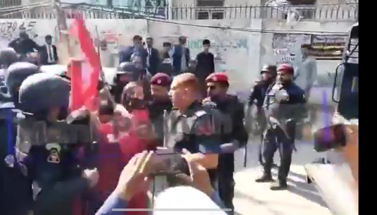 GShabrani's tweet photo. پاڪستاني هزار ڪتن وچ ۾ سنڌ جي وارث جسمم اڳواڻ عائشا سرگاڻي وڙهندي ! 

آئون اهڙي فتح جو منتظر آهيان جيڪا سنڌ جي صدين داڳ ڌوئي ڇڏي ! سائين جي ايم سيد https://t.co/g8C6wcXbva