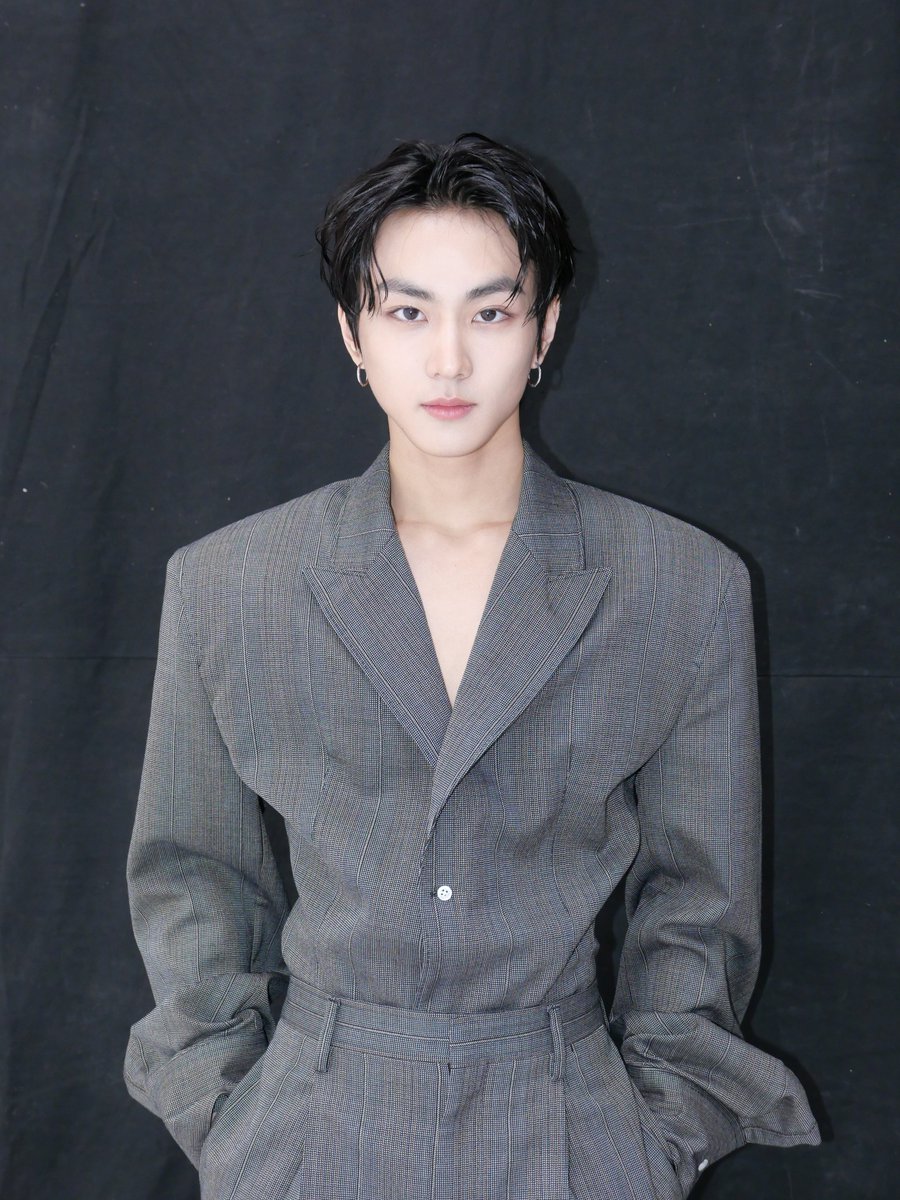 JUNGWONGLOBAL's tweet photo. #정원 🌟 | 240307

WEVERSE POST

🐈: The weather is nice these days

#ENHYPEN_JUNGWON #JUNGWON #엔하이픈_정원 @ENHYPEN_members  @ENHYPEN https://t.co/jJz5CWNjRs