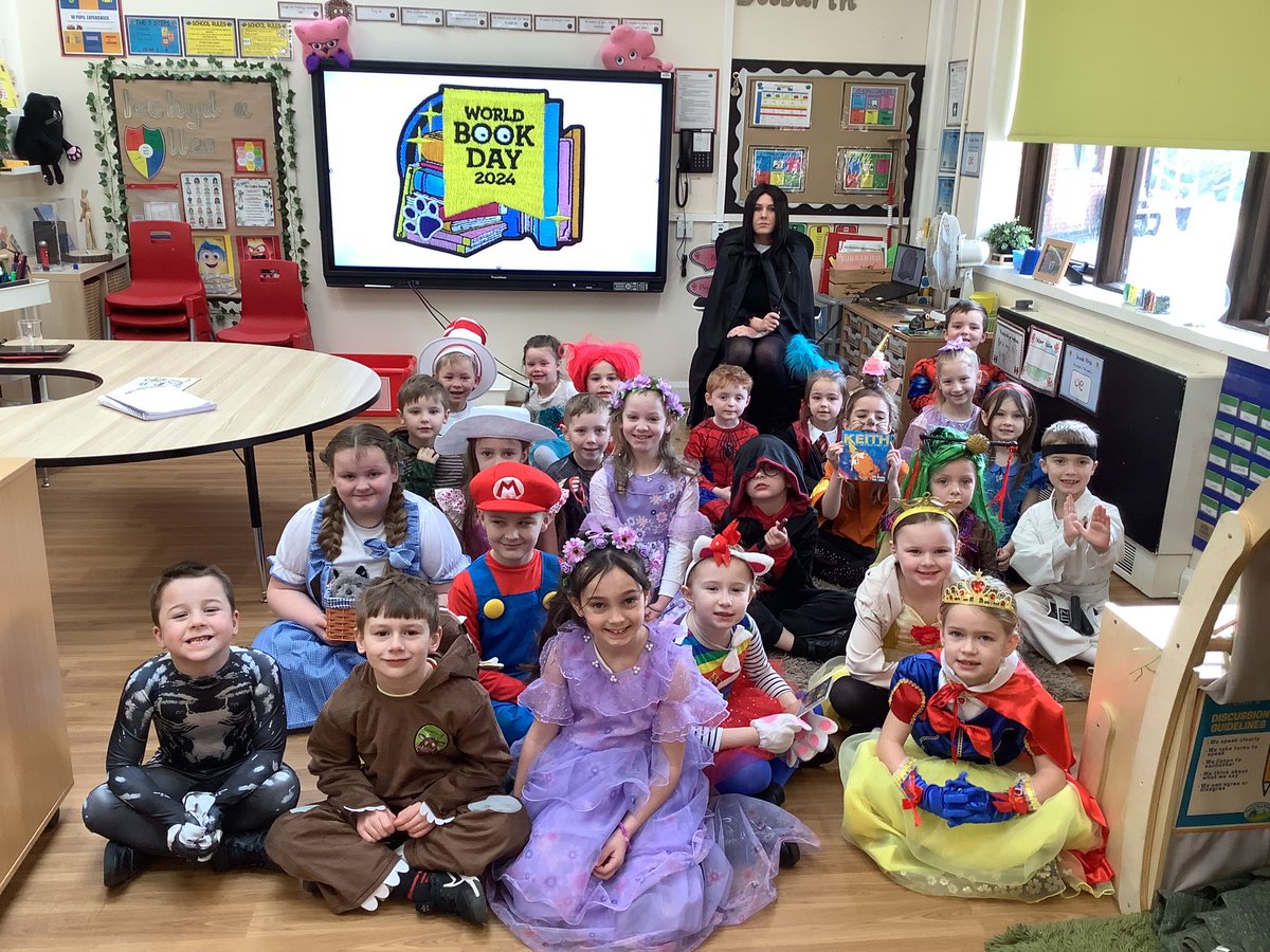 Year 2 have dressed up for World Book day to celebrate their favourite characters 📚#WorldBookDay2024 @NantYParcSchool