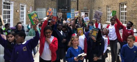 📣 A big shout out to our Hackney Reading Champions and Ambassadors.

📚 Hackney pupils are promoting reading in their schools and making book recommendations.

🌟 Keep up the great work!

hackneyservicesforschools.co.uk/extranet/hackn…

#WorldBookDay