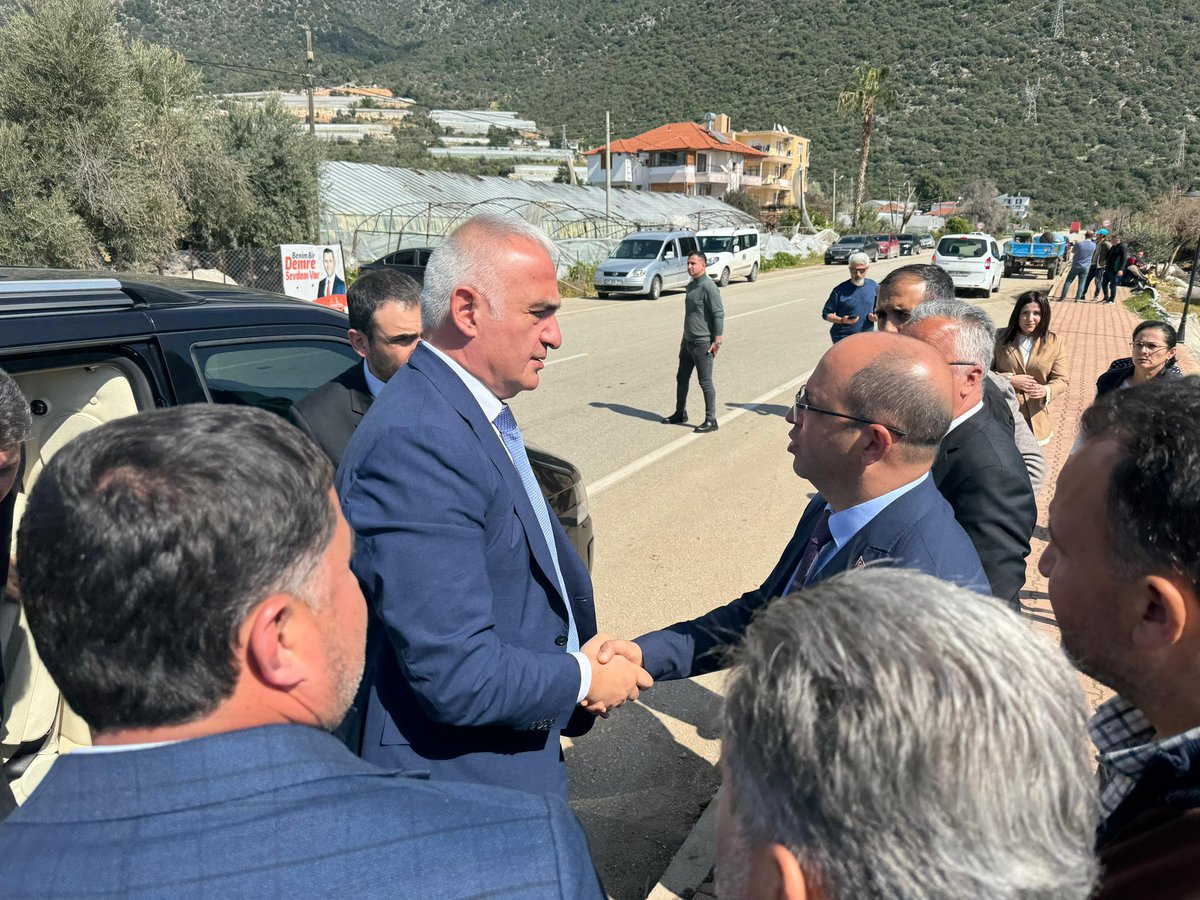 İl Müdürümüz <a href="/FratErkal/">Fırat Erkal</a> #Demre’de hortum afetinden etkilenen çiftçilerimize geçmiş olsun ziyaretinde bulundu.  <a href="/TCKulturTurizm/">T.C. Kültür ve Turizm Bakanlığı</a> Bakanımız <a href="/MehmetNuriErsoy/">Mehmet Nuri Ersoy</a>’a bilgi verdi
Hasar tespit çalışmaları devam ediyor
Devletimiz tüm birimleriyle çiftçimizle
<a href="/ibrahimyumakli/">İbrahim Yumaklı</a>