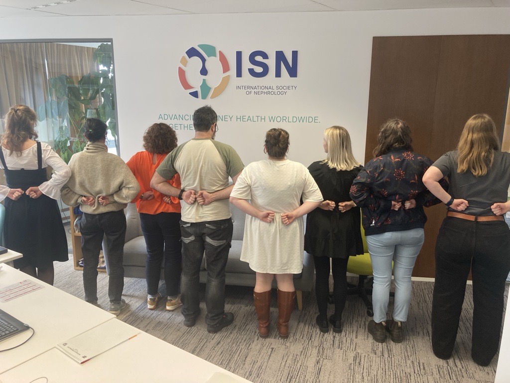 The team at @ISNkidneycare is participating in the #ShowYourKidneys Challenge to remind everyone of the location of their kidneys in their bodies and the importance of their functions! worldkidneyday.org/2024-campaign/… #WorldKidneyDay