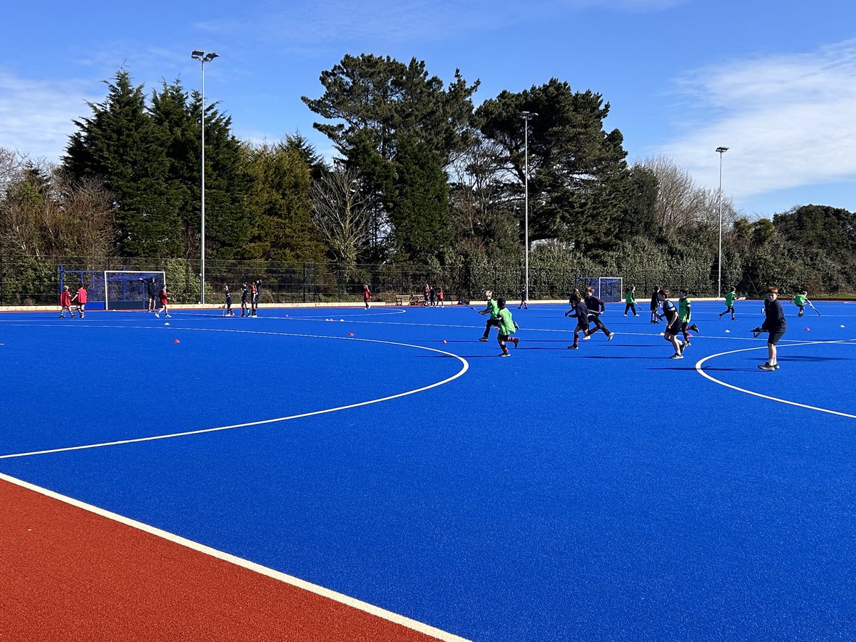 ECJS_gsy's tweet photo. It’s sunny; and year 6 are enjoying their hockey! https://t.co/MaEMrnyyvM