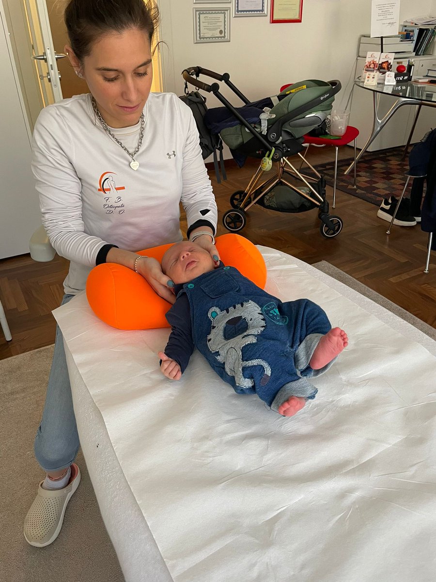 fedebrandi's tweet photo. Ciao vi presento Giovanni, ha 30gg 👶🏻
Oggi ha fatto il suo 1° trattamento osteopatico.

Il nostro piccolo paziente viene per problemi di COLICHE.

#osteopatia #osteopatiapediatrica #osteopata #neonato #coliche #reflusso https://t.co/LB1dXI6kzO