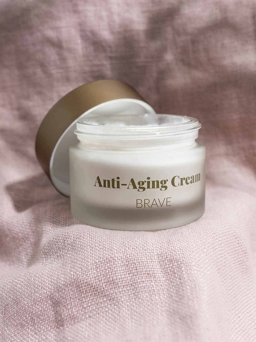 ANTI-AGEING CREME

Ana Aslan was the first woman that creates anti-ageing products.

She was a Romanian scientist working in gerontology and geriatrics. Ana Aslan was the one who revealed the anti-ageing effect of procaine, which is found today in products like Gerovital H3.