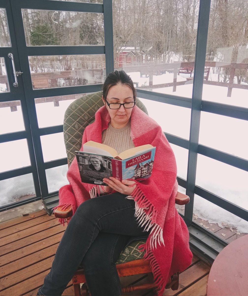 Foibekartanon Kartanopaviljongissa voi lueskella kirjoja myös talvella. #FoibeKartano #hyvänelämänkotipalvelut <a href="/foibekartano/">Foibekartano</a> .